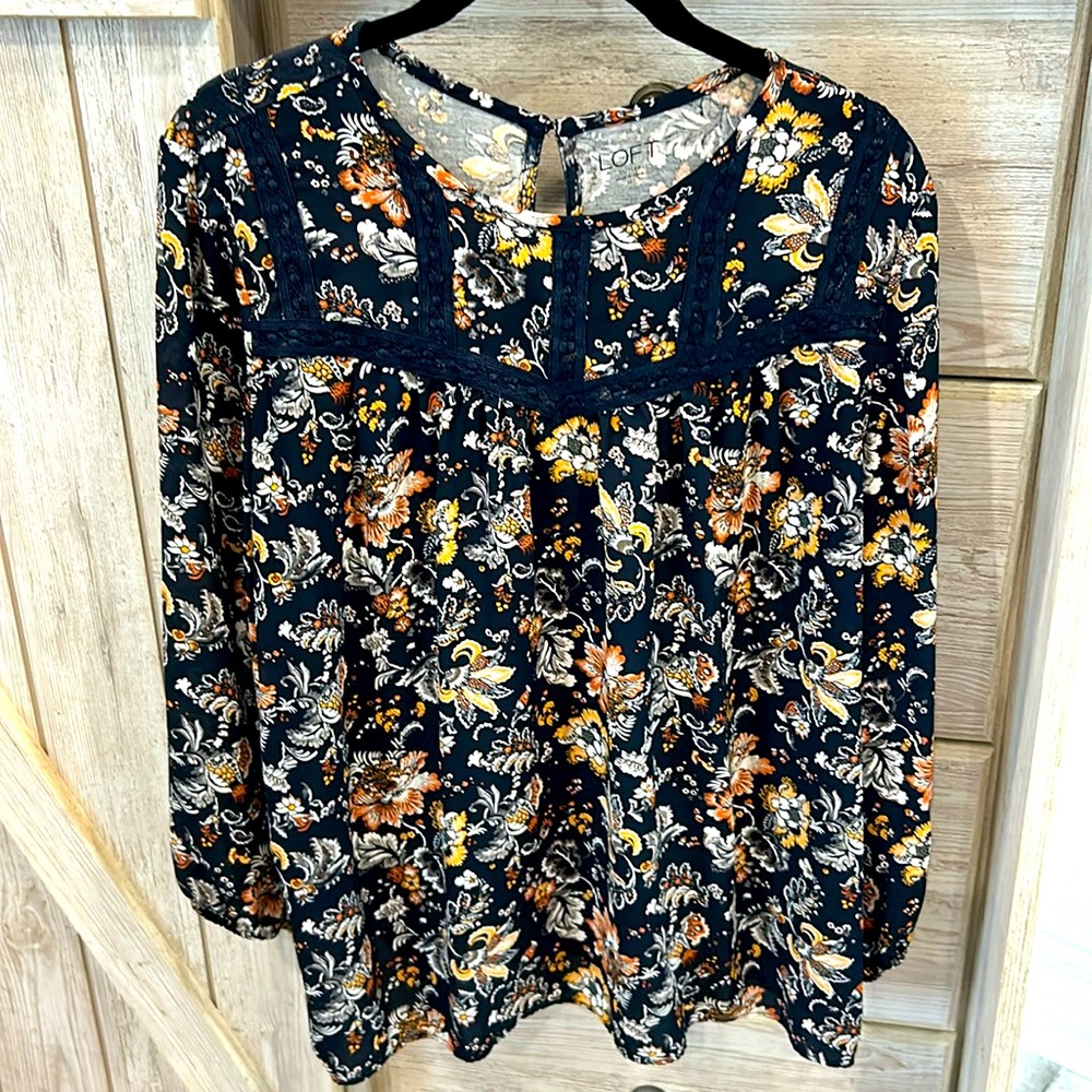 Loft blue floral tunic with lace accent